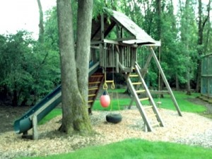 cedar wood chips, cedar chips, cedar bark chips, cedar playground chips, cedar playground wood chips, playground wood chips, playground chips